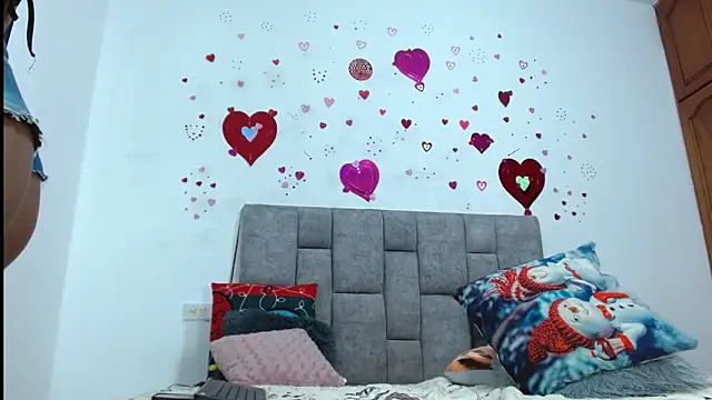 Snapshot of ebony_joness chatting on 14, 12, 2025 ebony joness online show from 14, 12, 2025