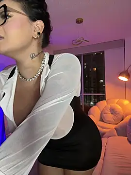 GabyMejiaa online show from 4, 4, 2026