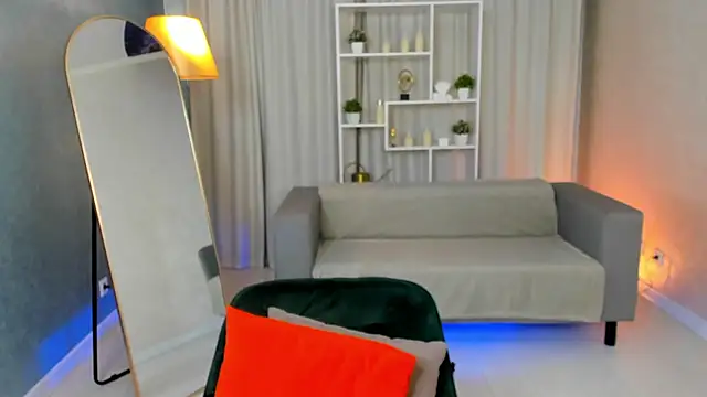 Nina Devillle online show from 8, 10, 2025