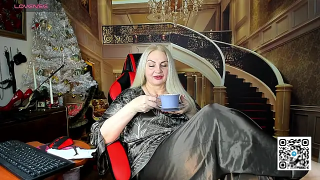 Nina Devillle online show from 12, 1, 2026