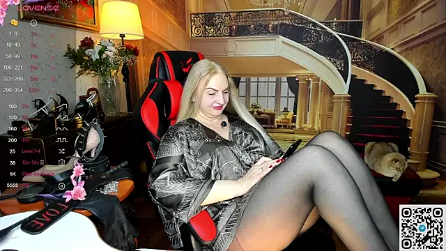 Nina Devillle online show from 11, 3, 2026