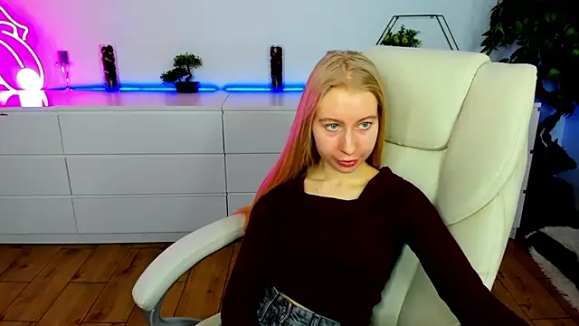 Alina Blonde online show from 30, 11, 2025