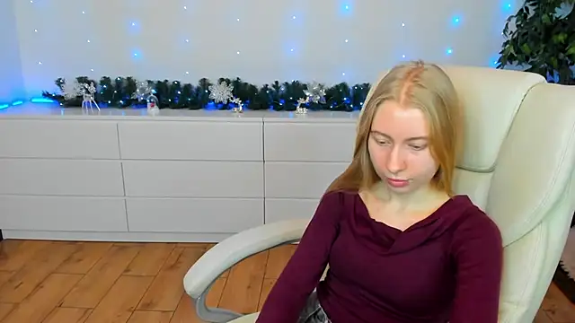 Alina Blonde online show from 3, 12, 2025