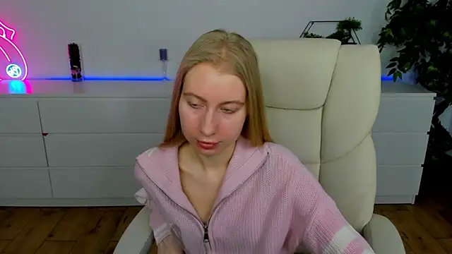 Alina Blonde online show from 4, 3, 2026