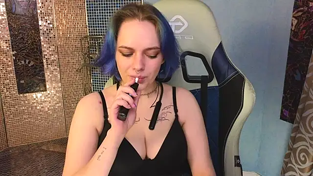 Snapshot of Eniferi chatting on 9, 11, 2025 Eniferi online show from 9, 11, 2025