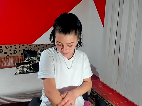 Snapshot of Soffy_Skye chatting on 9, 11, 2025 Soffy Skye online show from 9, 11, 2025