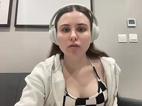 Olyshaa online show from 24, 7, 2026