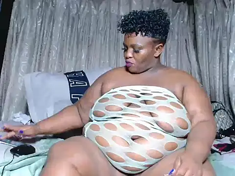 Snapshot of Bustyboobs02xx chatting on 4, 11, 2025 Bustyboobs02xx online show from 4, 11, 2025