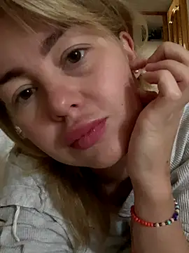 Snapshot of MartaLuna_ chatting on 12, 10, 2025 MartaLuna online show from 12, 10, 2025
