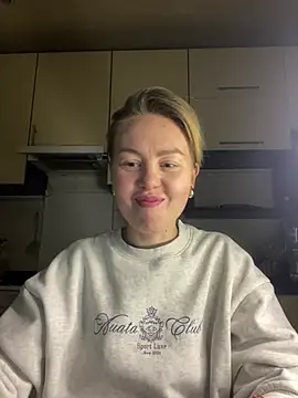 MartaLuna  online show from 6, 2, 2026