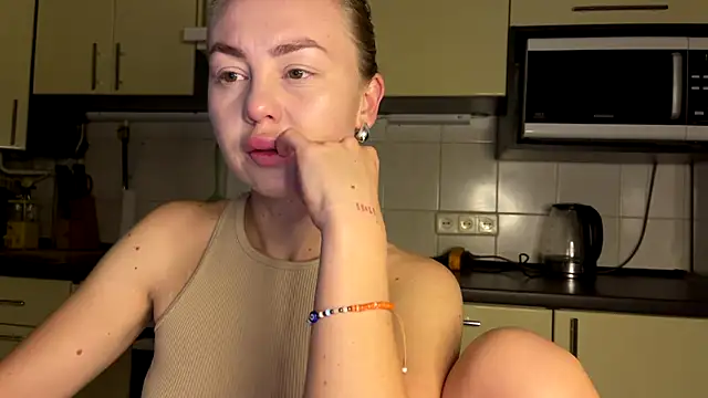 Snapshot of MartaLuna_ chatting on 19, 6, 2026 MartaLuna online show from 19, 6, 2026