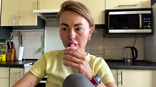 Snapshot of MartaLuna_ chatting on 7, 7, 2026 MartaLuna online show from 7, 7, 2026
