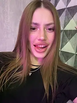Snapshot of Elizabeth_Tay chatting on 18, 3, 2026 Elizabeth Tay online show from 18, 3, 2026