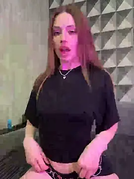 Snapshot of Elizabeth_Tay chatting on 13, 4, 2026 Elizabeth Tay online show from 13, 4, 2026