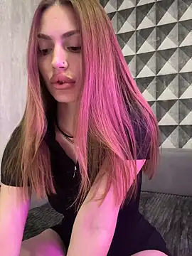 Snapshot of Elizabeth_Tay chatting on 20, 4, 2026 Elizabeth Tay online show from 20, 4, 2026