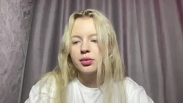 Snapshot of D0llySheep chatting on 4, 10, 2025 D0llySheep online show from 4, 10, 2025