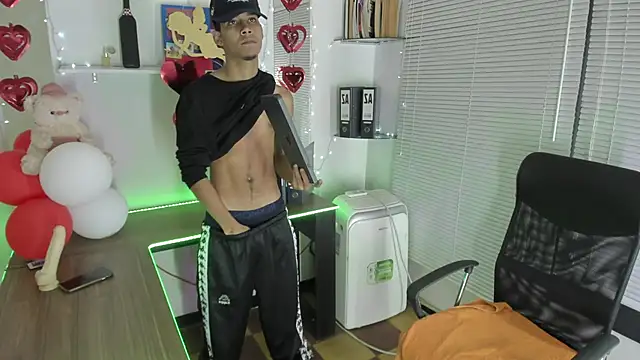 Snapshot of xxKamadevaxx chatting on 22, 9, 2025 xxKamadevaxx online show from 22, 9, 2025