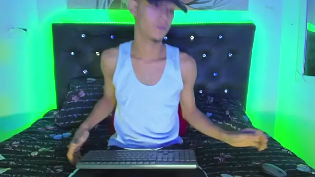 Snapshot of xxKamadevaxx chatting on 2, 10, 2025 xxKamadevaxx online show from 2, 10, 2025