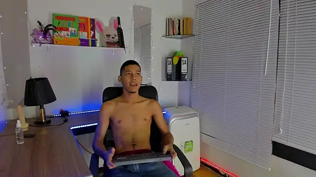 Snapshot of xxKamadevaxx chatting on 3, 10, 2025 xxKamadevaxx online show from 3, 10, 2025