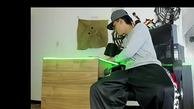 Snapshot of xxKamadevaxx chatting on 26, 10, 2025 xxKamadevaxx online show from 26, 10, 2025