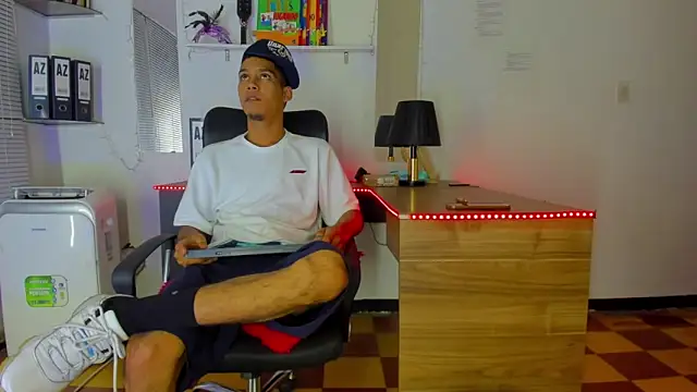 Snapshot of xxKamadevaxx chatting on 7, 11, 2025 xxKamadevaxx online show from 7, 11, 2025