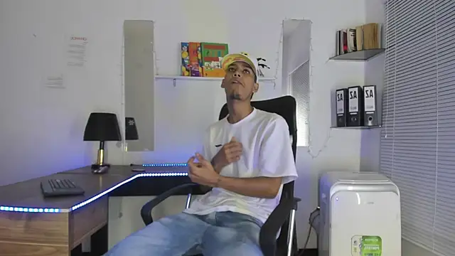 Snapshot of xxKamadevaxx chatting on 12, 11, 2025 xxKamadevaxx online show from 12, 11, 2025