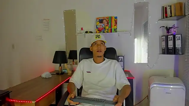 Snapshot of xxKamadevaxx chatting on 19, 11, 2025 xxKamadevaxx online show from 19, 11, 2025