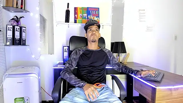 Snapshot of xxKamadevaxx chatting on 21, 11, 2025 xxKamadevaxx online show from 21, 11, 2025