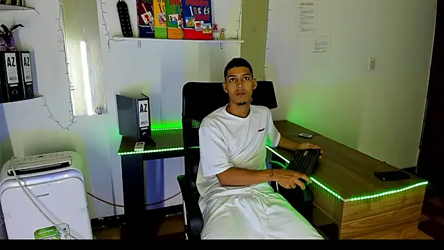 Snapshot of xxKamadevaxx chatting on 25, 11, 2025 xxKamadevaxx online show from 25, 11, 2025