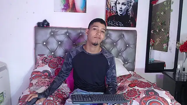 Snapshot of xxKamadevaxx chatting on 26, 11, 2025 xxKamadevaxx online show from 26, 11, 2025