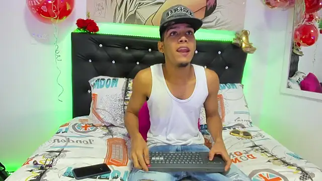 Snapshot of xxKamadevaxx chatting on 1, 12, 2025 xxKamadevaxx online show from 1, 12, 2025