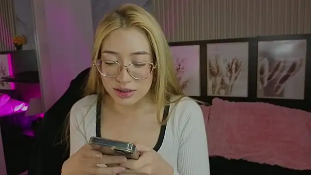 Snapshot of tokyoluu chatting on 17, 9, 2025 tokyoluu online show from 17, 9, 2025