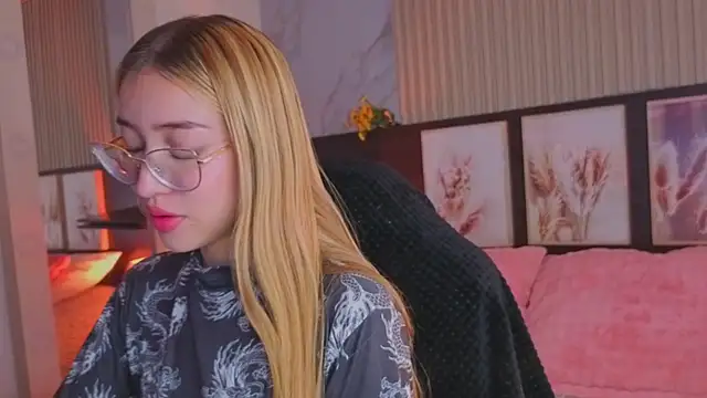 Snapshot of tokyoluu chatting on 11, 11, 2025 tokyoluu online show from 11, 11, 2025