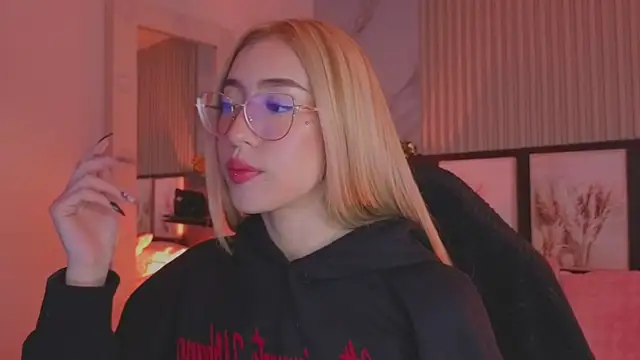 Snapshot of tokyoluu chatting on 12, 11, 2025 tokyoluu online show from 12, 11, 2025