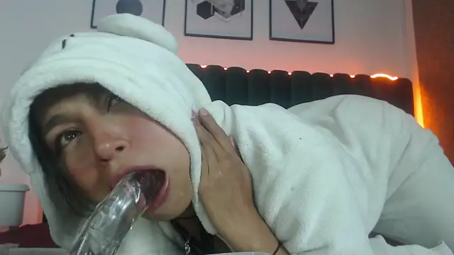 Snapshot of Keila_Fg chatting on 12, 11, 2025 Keila Fg online show from 12, 11, 2025