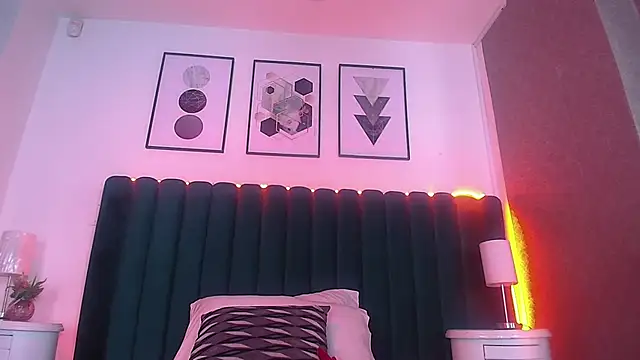 Snapshot of Keila_Fg chatting on 28, 11, 2025 Keila Fg online show from 28, 11, 2025