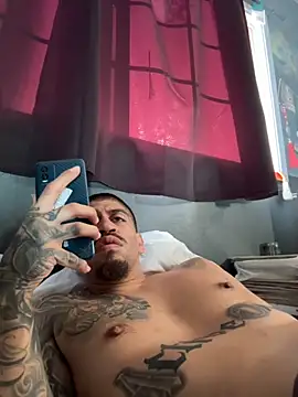 Snapshot of busnfatnutsLildee chatting on 25, 11, 2025 busnfatnutsLildee online show from 25, 11, 2025