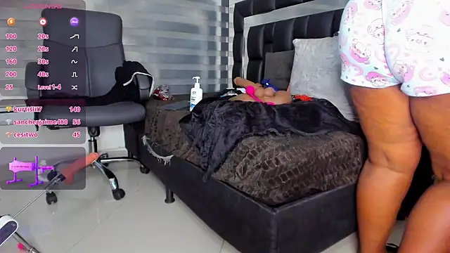 Snapshot of sheyla__ebony chatting on 1, 5, 2026 sheyla ebony online show from 1, 5, 2026