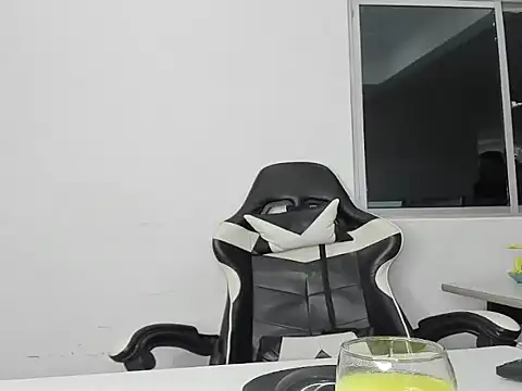 Snapshot of EL_VENEZOLANO_22CM chatting on 5, 2, 2026 EL VENEZOLANO 22CM online show from 5, 2, 2026