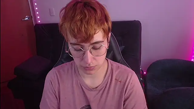 Miacatsito3 online show from 2, 10, 2025