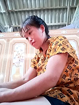 Snapshot of Vuong_x chatting on 17, 9, 2025 Vuong x online show from 17, 9, 2025