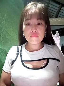 Snapshot of Vuong_x chatting on 2, 10, 2025 Vuong x online show from 2, 10, 2025