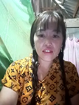 Snapshot of Vuong_x chatting on 6, 10, 2025 Vuong x online show from 6, 10, 2025