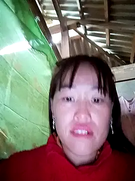 Snapshot of Vuong_x chatting on 8, 10, 2025 Vuong x online show from 8, 10, 2025