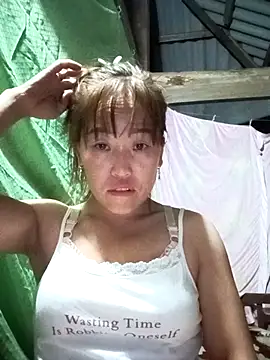 Snapshot of Vuong_x chatting on 12, 10, 2025 Vuong x online show from 12, 10, 2025