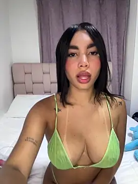 Snapshot of karolaalcendra chatting on 30, 9, 2025 karolaalcendra online show from 30, 9, 2025