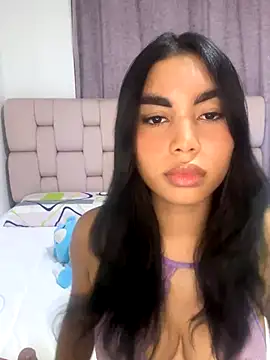 Snapshot of karolaalcendra chatting on 2, 10, 2025 karolaalcendra online show from 2, 10, 2025