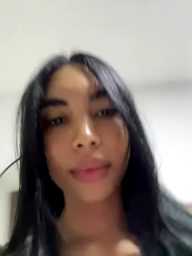 Snapshot of karolaalcendra chatting on 12, 10, 2025 karolaalcendra online show from 12, 10, 2025