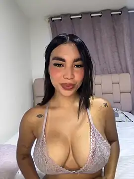 Snapshot of karolaalcendra chatting on 21, 10, 2025 karolaalcendra online show from 21, 10, 2025