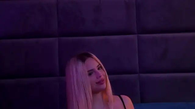 Snapshot of YssabelFox chatting on 15, 11, 2025 YssabelFox online show from 15, 11, 2025